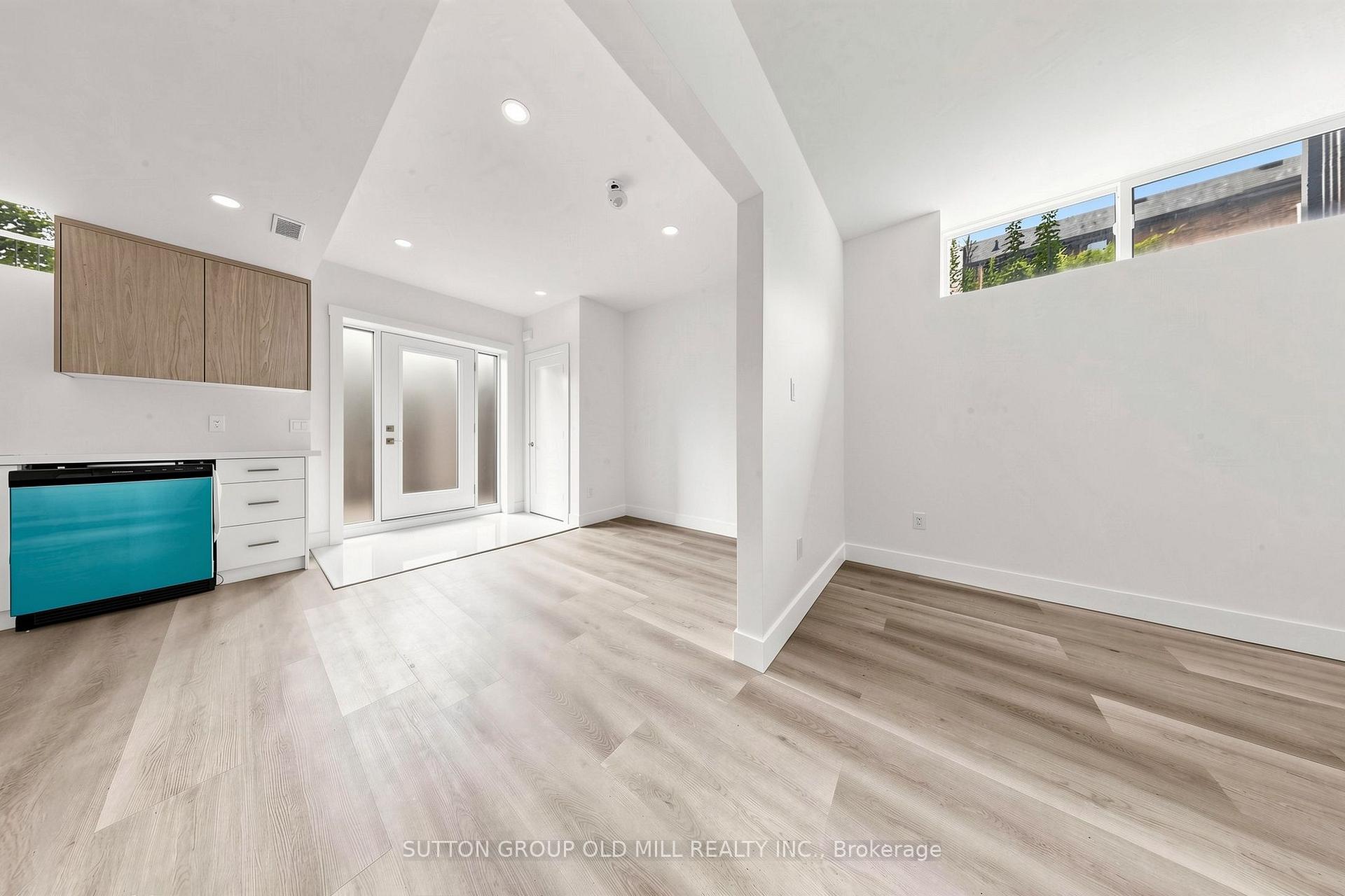 Photo 15 of Unit 1, 1925 Lawrence Avenue W, North York, Weston — HOMEH