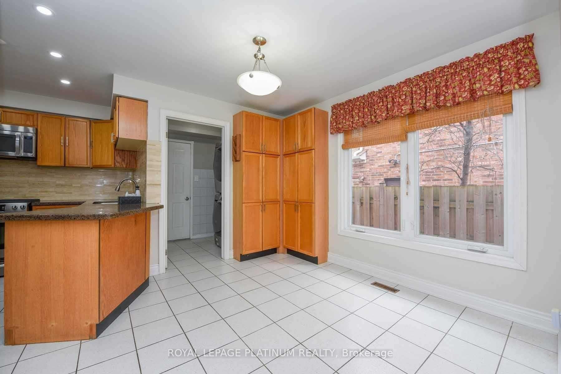 Photo 6 of 63 Lord Simcoe Drive, Brampton, Westgate — HOMEH
