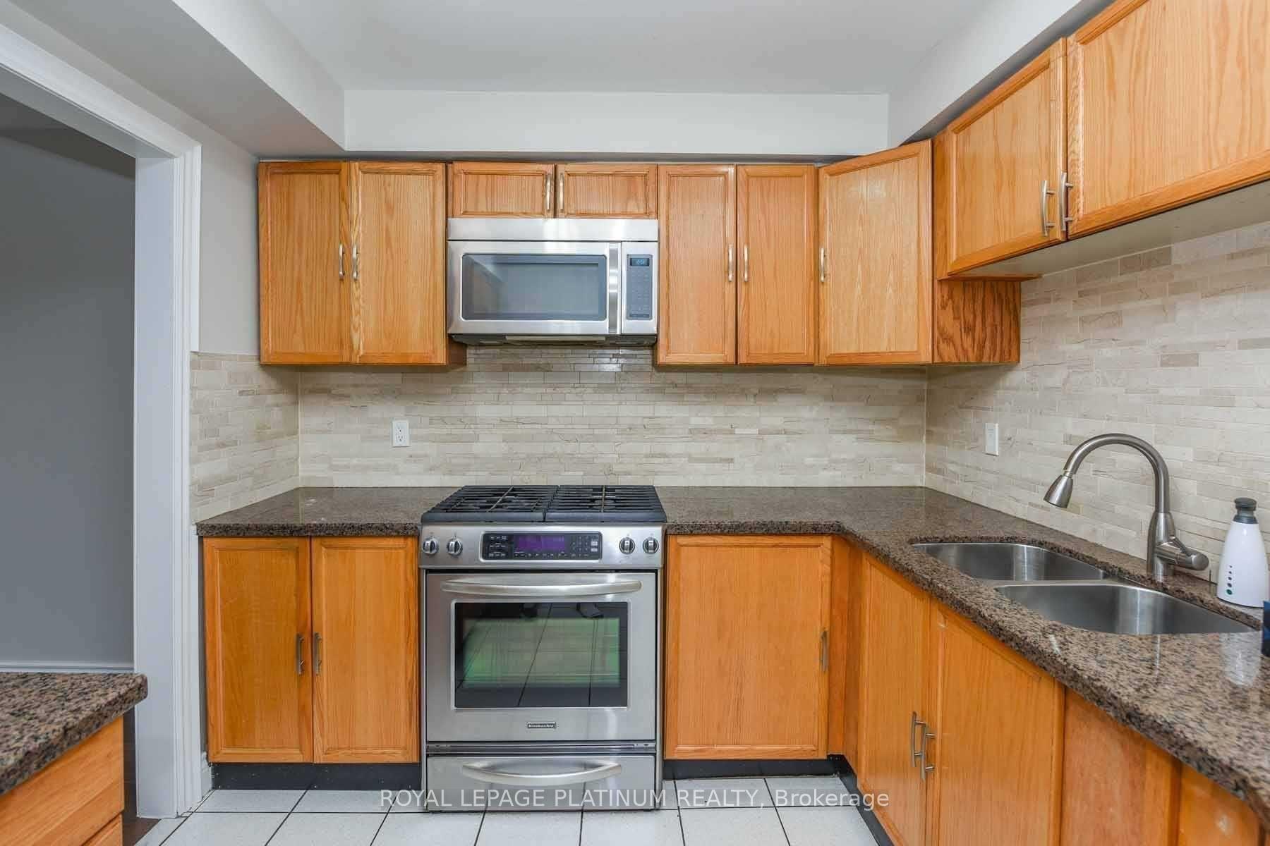 Photo 9 of 63 Lord Simcoe Drive, Brampton, Westgate — HOMEH