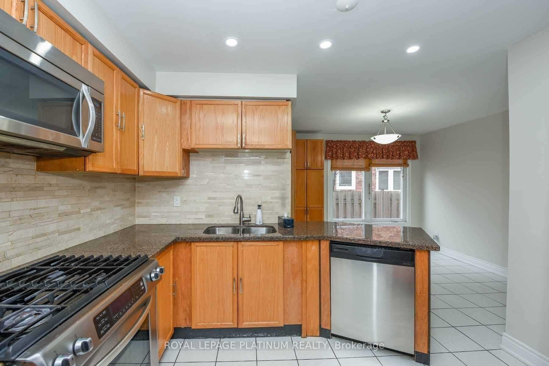 Photo 10 of 63 Lord Simcoe Drive, Brampton, Westgate — HOMEH