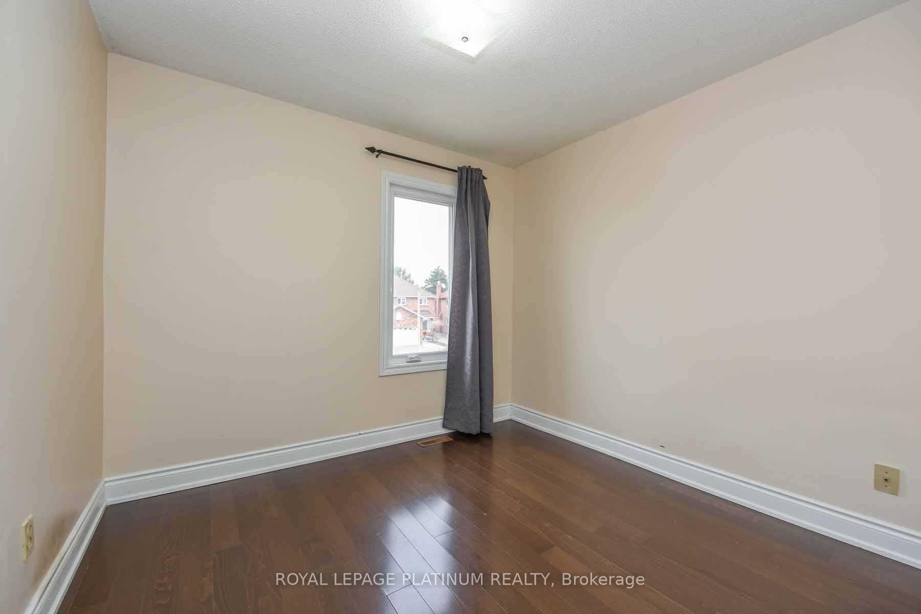 Photo 12 of 63 Lord Simcoe Drive, Brampton, Westgate — HOMEH