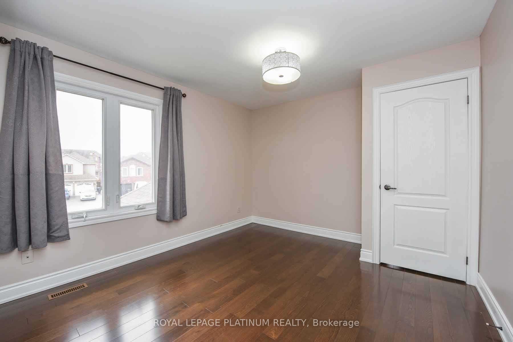Photo 16 of 63 Lord Simcoe Drive, Brampton, Westgate — HOMEH