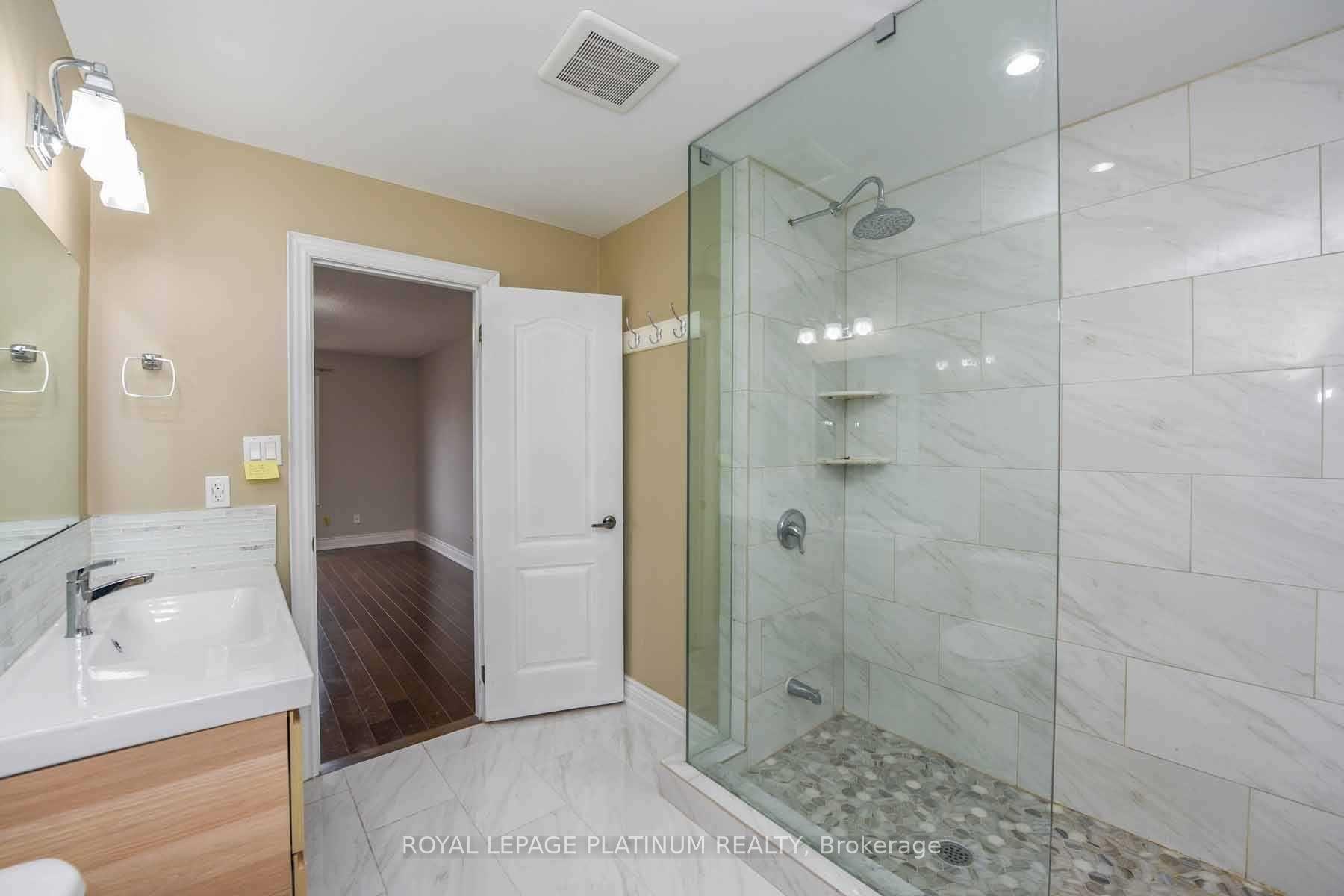 Photo 25 of 63 Lord Simcoe Drive, Brampton, Westgate — HOMEH