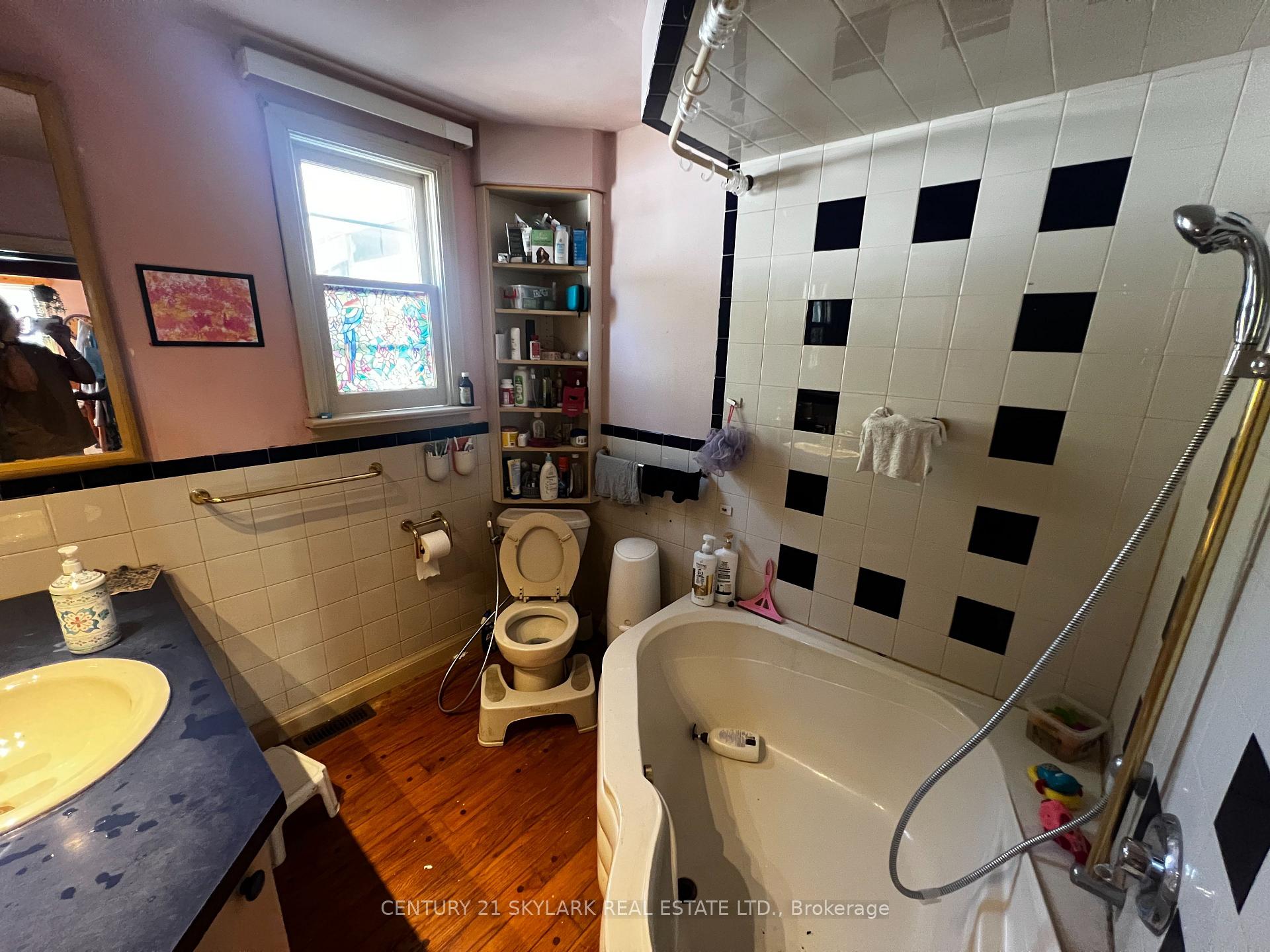 Photo 9 of 34 Clarence Street, Brampton, Downtown Brampton — HOMEH