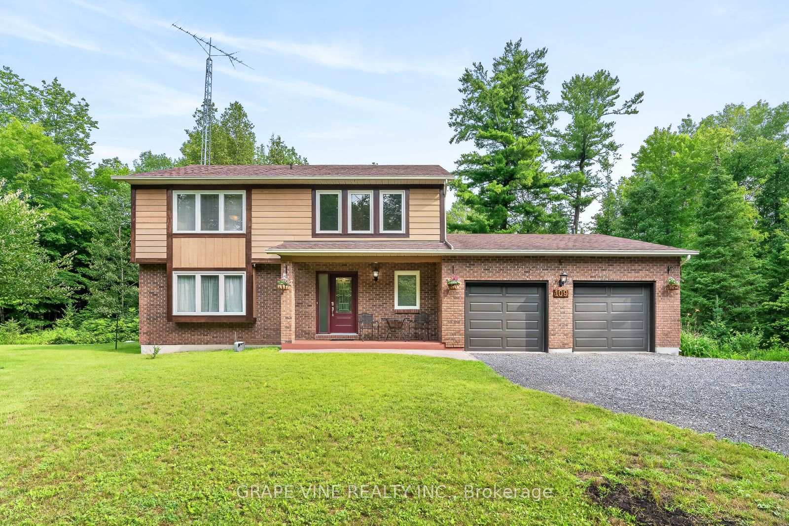 Photo 1 of 109 Midvale Drive, Ottawa, Huntley Ward (South West) — HOMEH