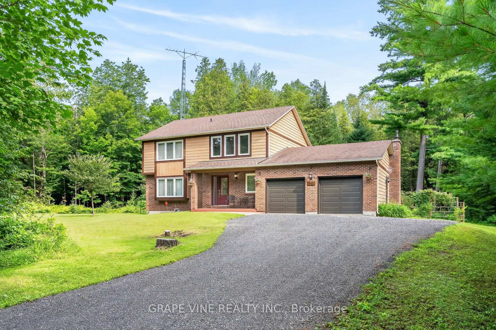 Photo 2 of 109 Midvale Drive, Ottawa, Huntley Ward (South West) — HOMEH