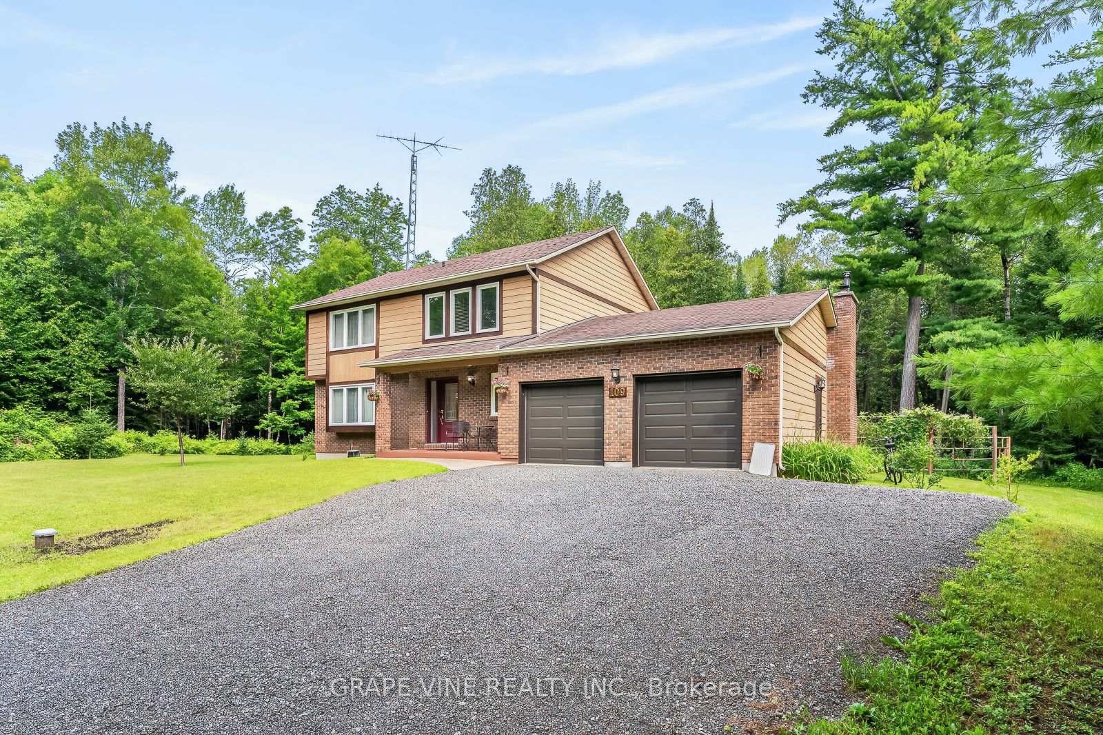 Photo 4 of 109 Midvale Drive, Ottawa, Huntley Ward (South West) — HOMEH