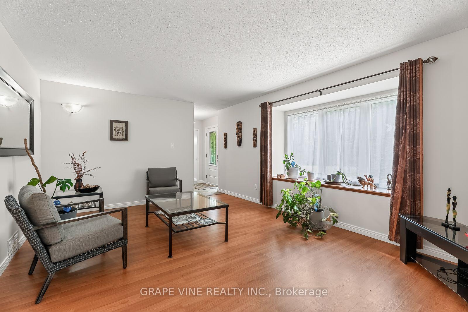 Photo 10 of 109 Midvale Drive, Ottawa, Huntley Ward (South West) — HOMEH