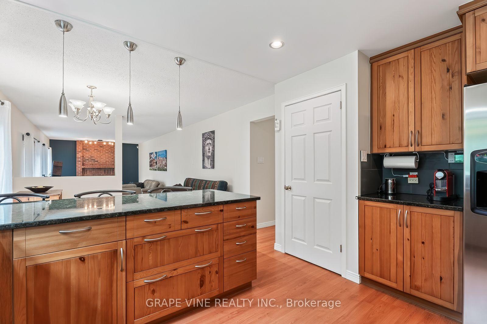 Photo 17 of 109 Midvale Drive, Ottawa, Huntley Ward (South West) — HOMEH