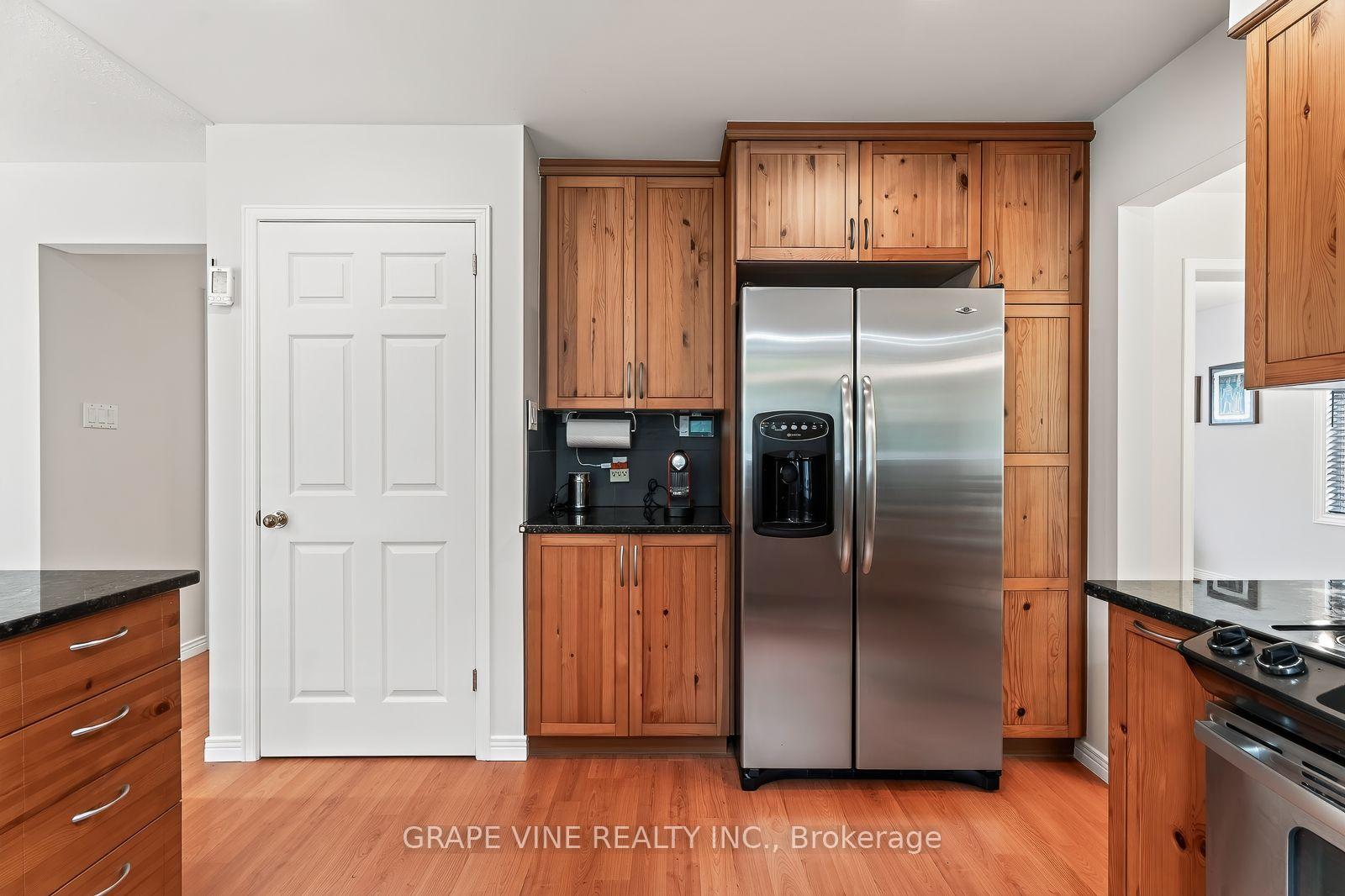 Photo 18 of 109 Midvale Drive, Ottawa, Huntley Ward (South West) — HOMEH