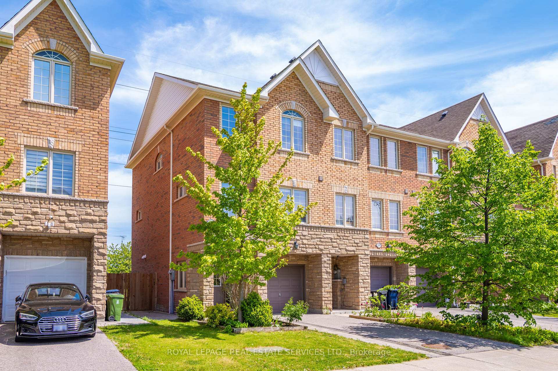 Photo 2 of 61 Pidgeon Street, Scarborough, Clairlea-Birchmount — HOMEH