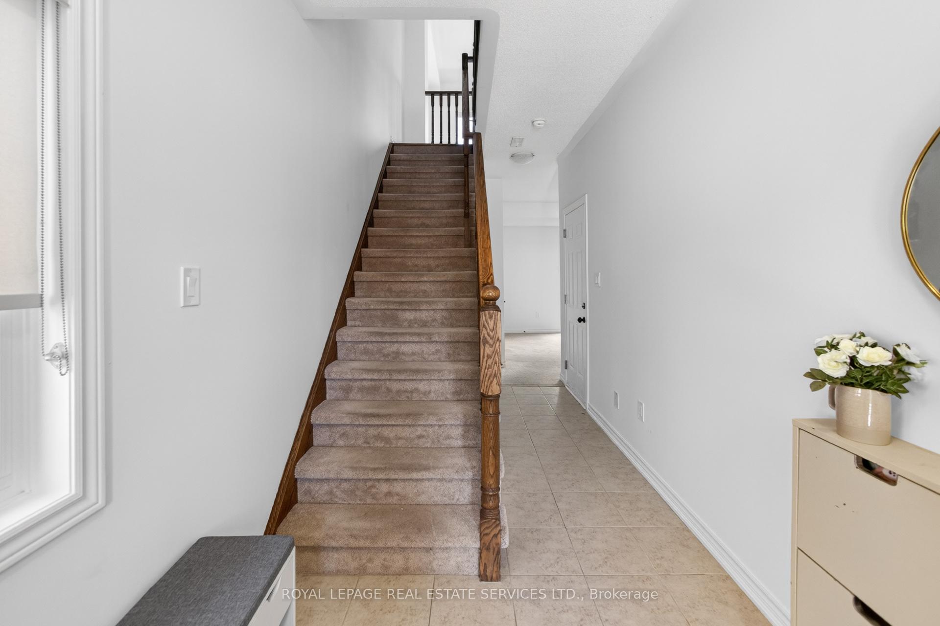 Photo 5 of 61 Pidgeon Street, Scarborough, Clairlea-Birchmount — HOMEH