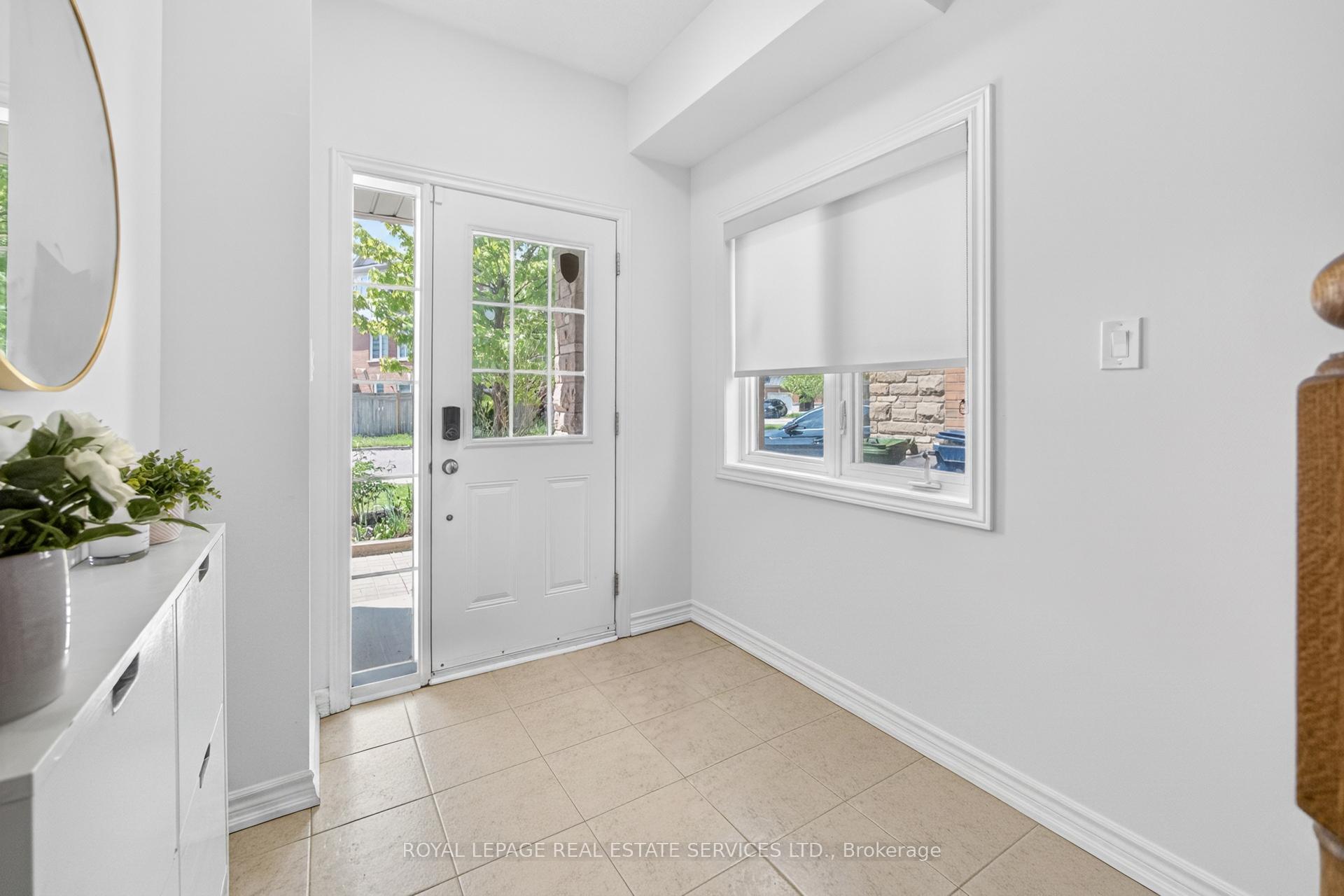 Photo 6 of 61 Pidgeon Street, Scarborough, Clairlea-Birchmount — HOMEH