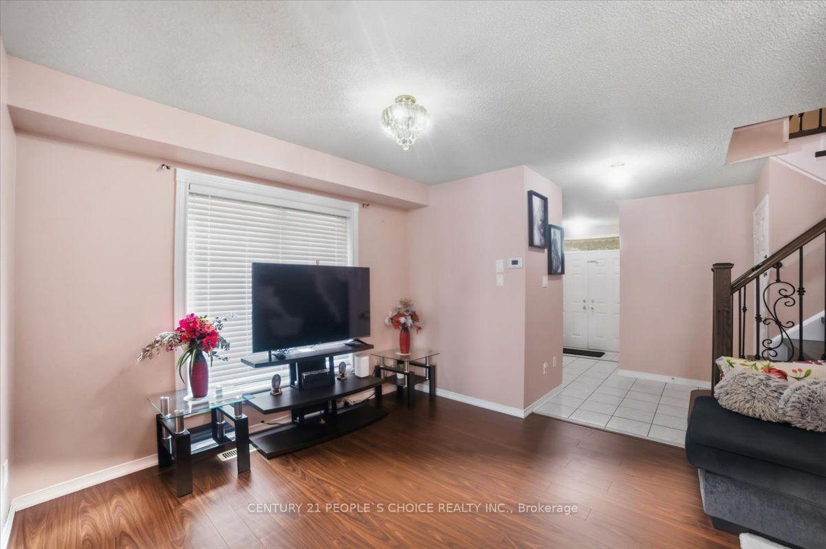 Photo 2 of 33 Penguin Lane, Brampton, Sandringham-Wellington — HOMEH