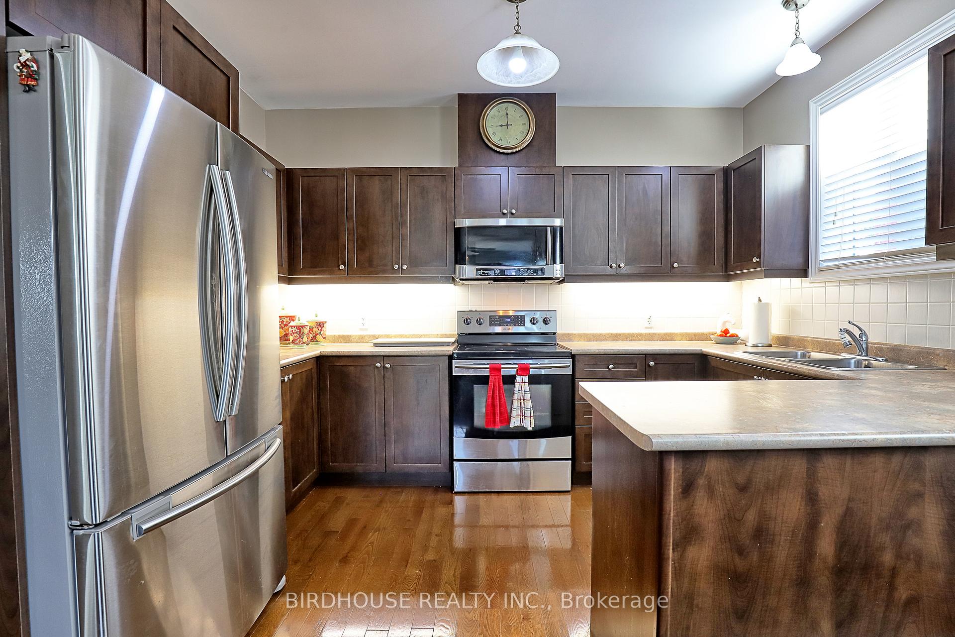 Photo 6 of 21 Ellis Crescent, Kawartha Lakes, Lindsay — HOMEH