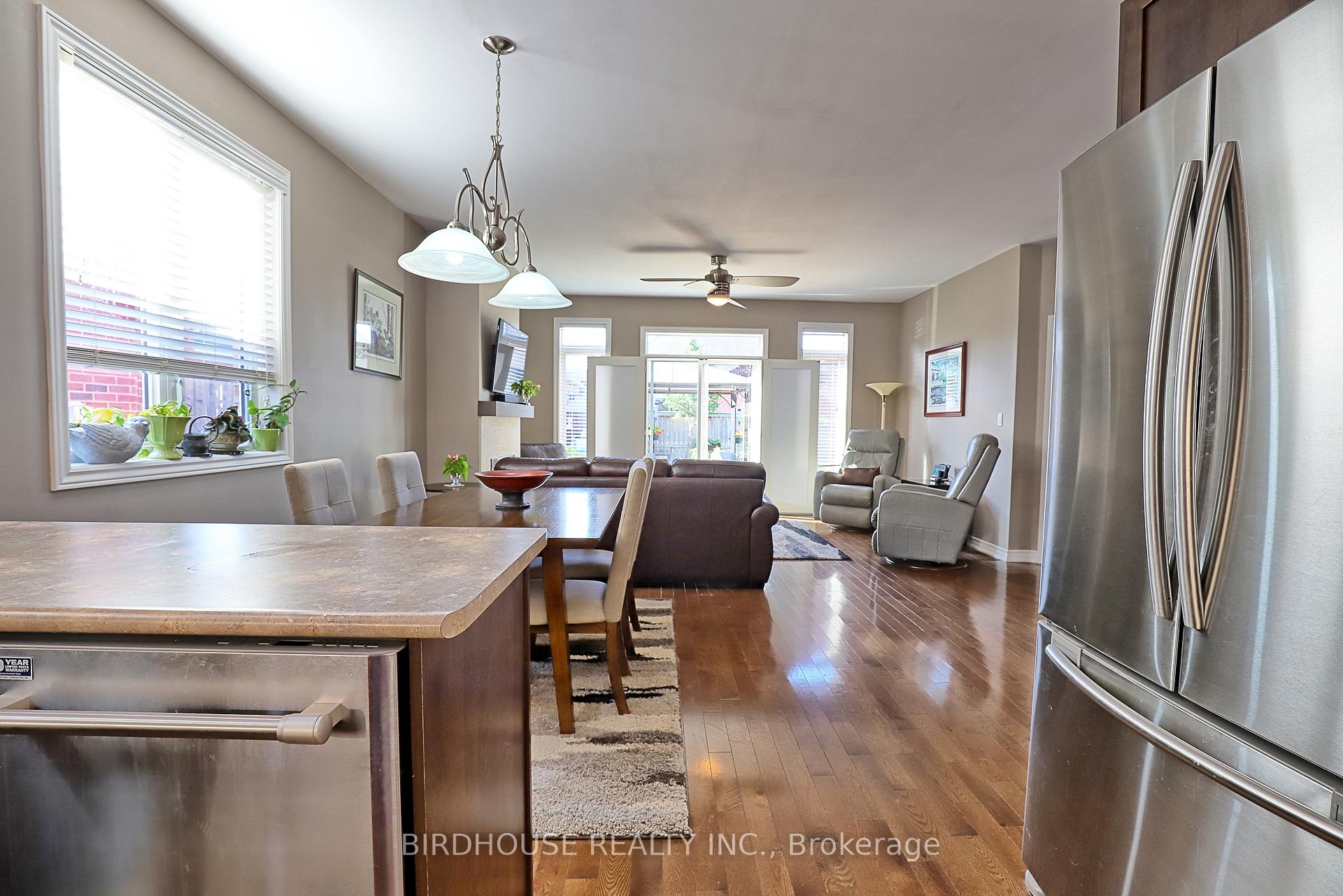 Photo 7 of 21 Ellis Crescent, Kawartha Lakes, Lindsay — HOMEH