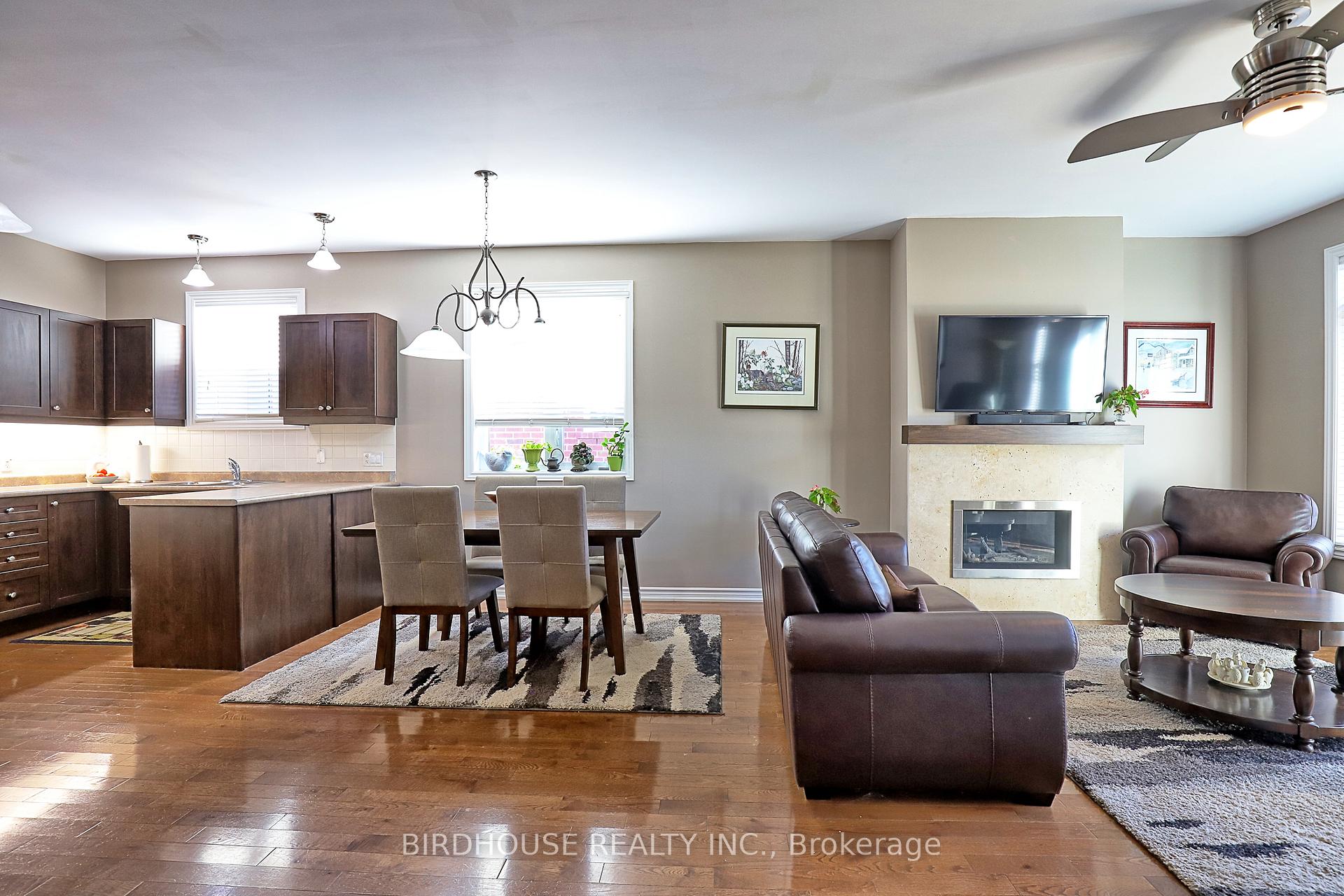 Photo 8 of 21 Ellis Crescent, Kawartha Lakes, Lindsay — HOMEH