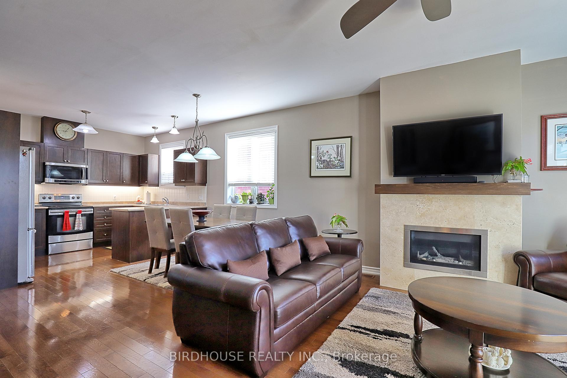 Photo 10 of 21 Ellis Crescent, Kawartha Lakes, Lindsay — HOMEH