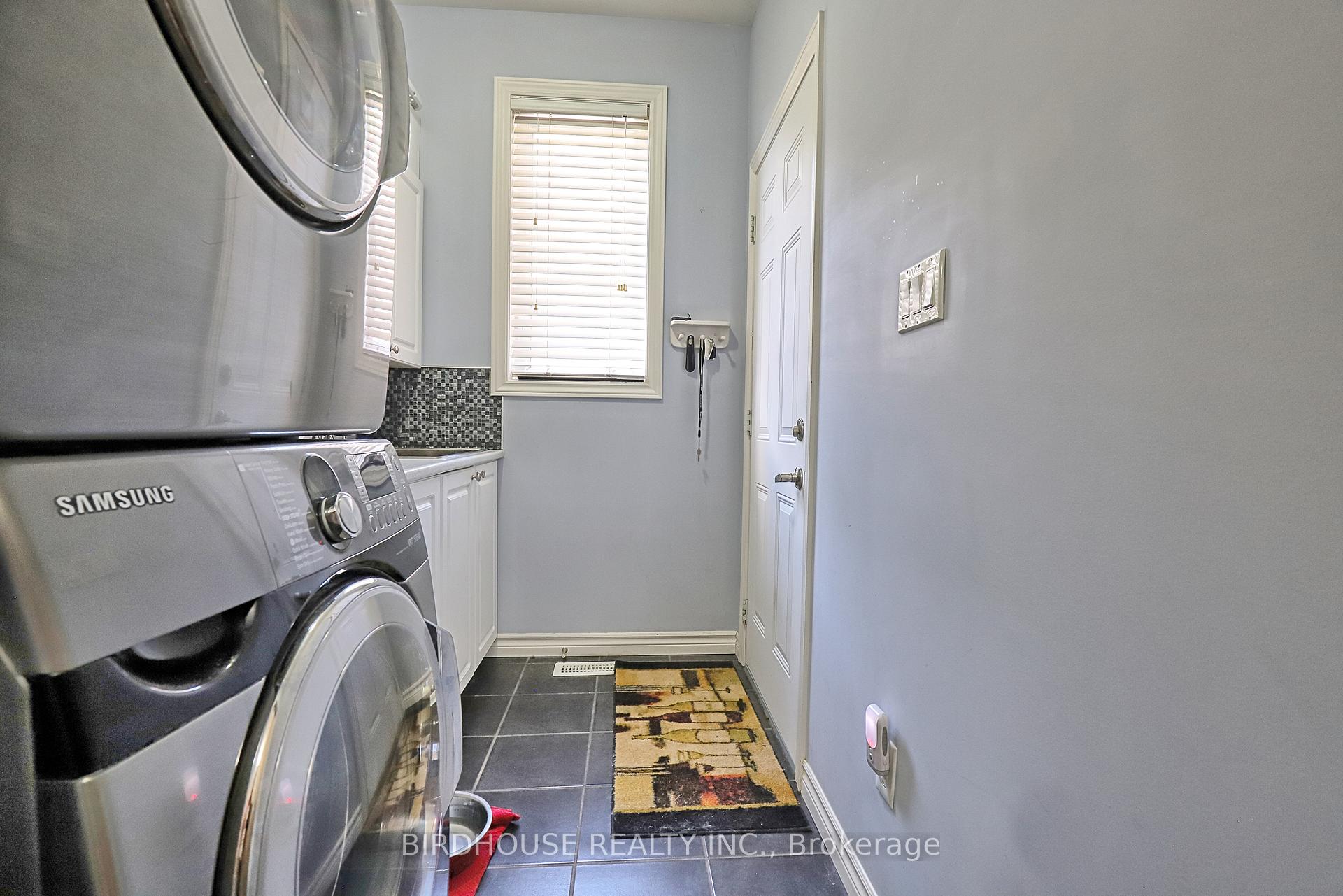 Photo 18 of 21 Ellis Crescent, Kawartha Lakes, Lindsay — HOMEH