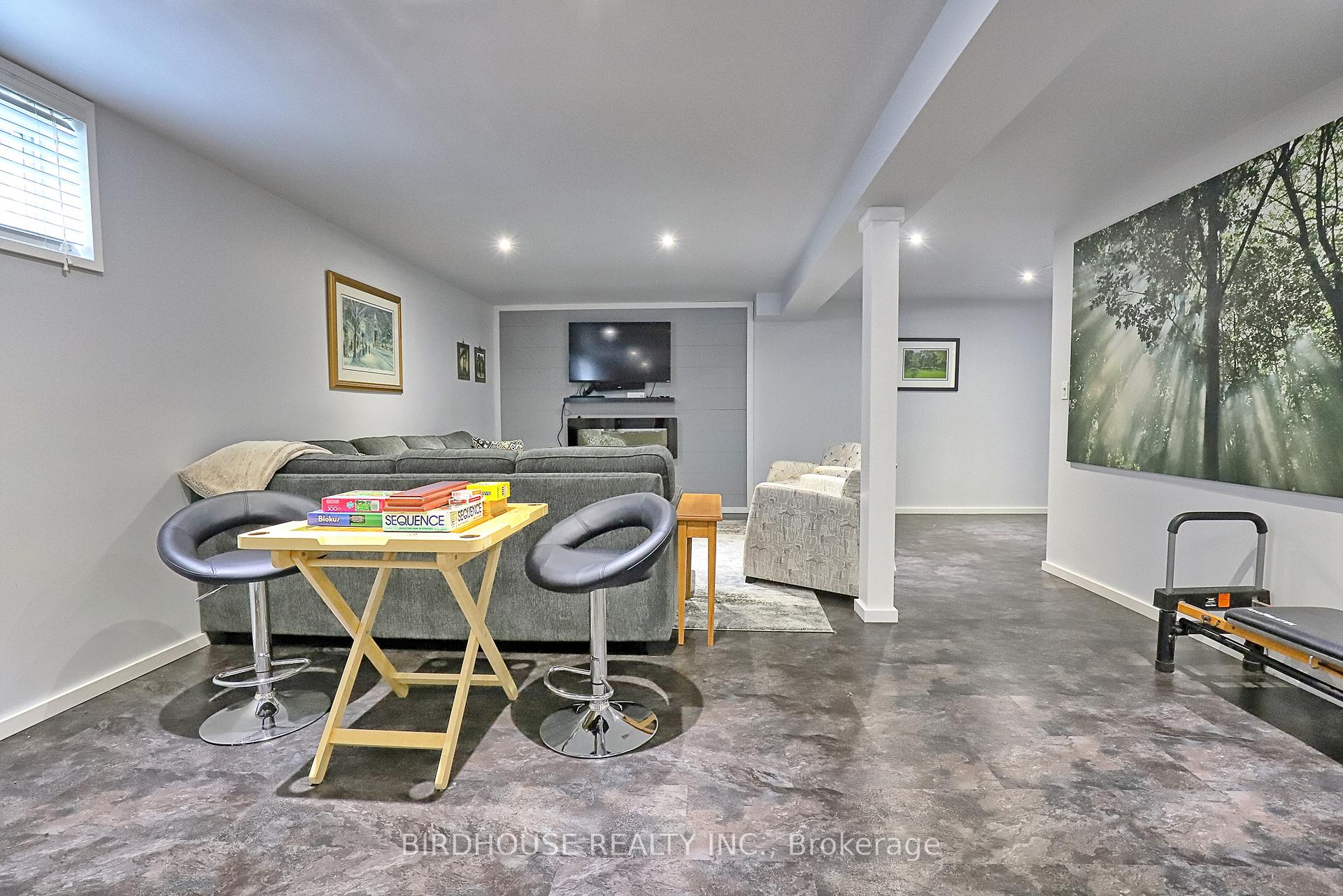 Photo 22 of 21 Ellis Crescent, Kawartha Lakes, Lindsay — HOMEH