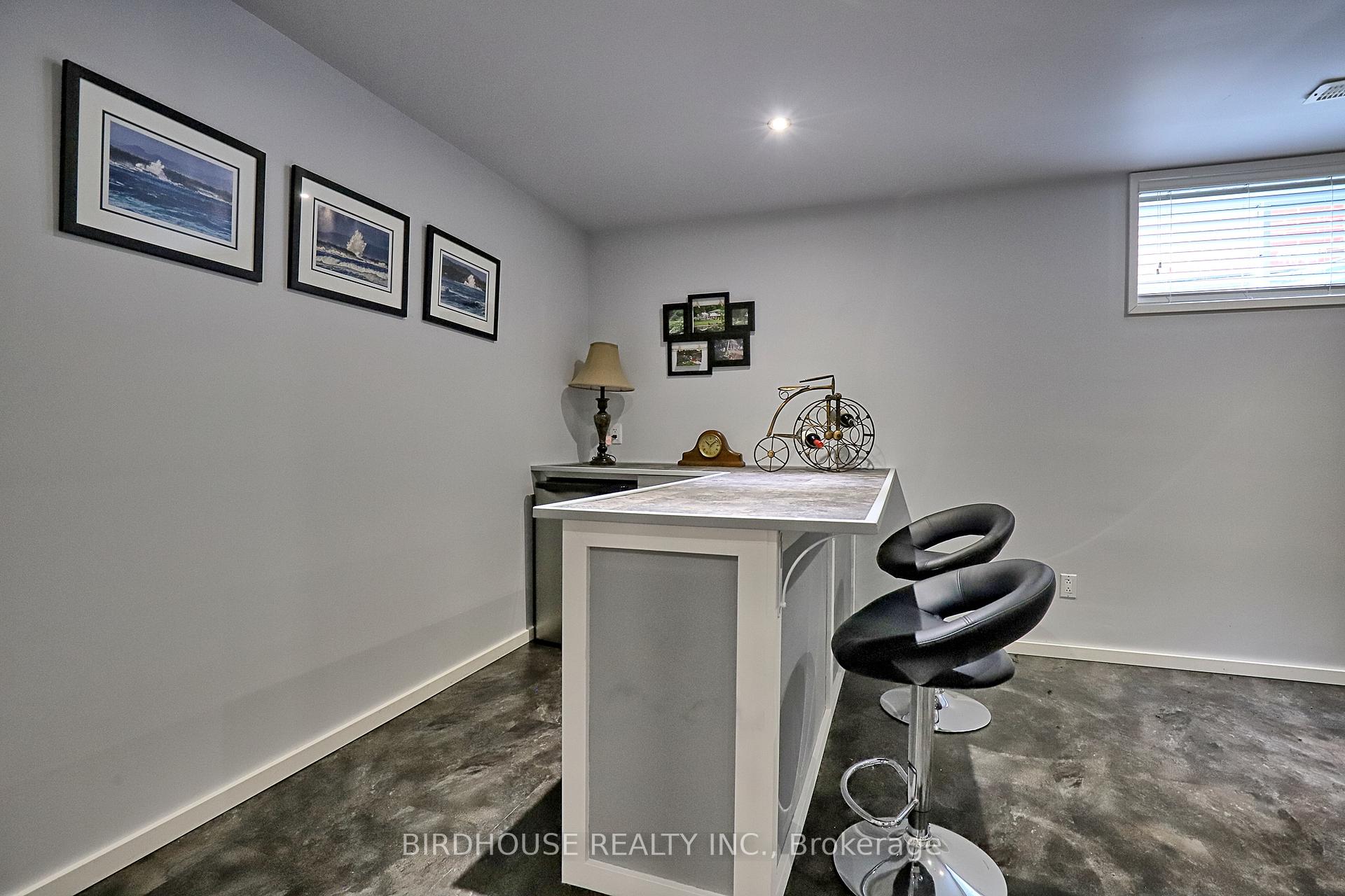 Photo 23 of 21 Ellis Crescent, Kawartha Lakes, Lindsay — HOMEH