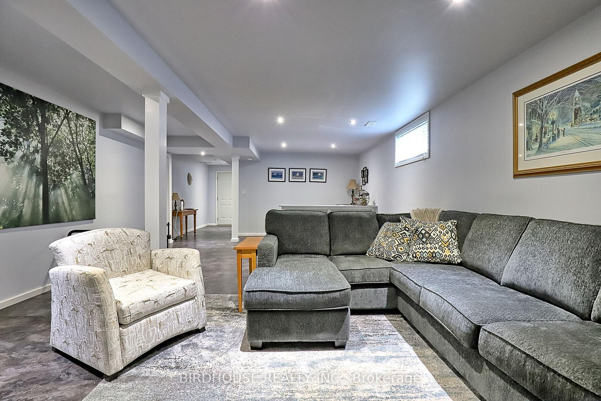 Photo 26 of 21 Ellis Crescent, Kawartha Lakes, Lindsay — HOMEH