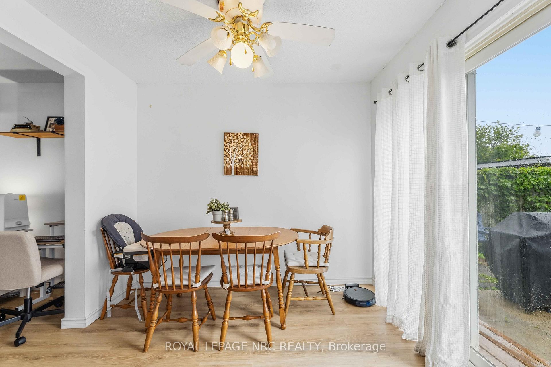 Photo 8 of 27 Canterbury Drive, St. Catharines, Oakdale — HOMEH