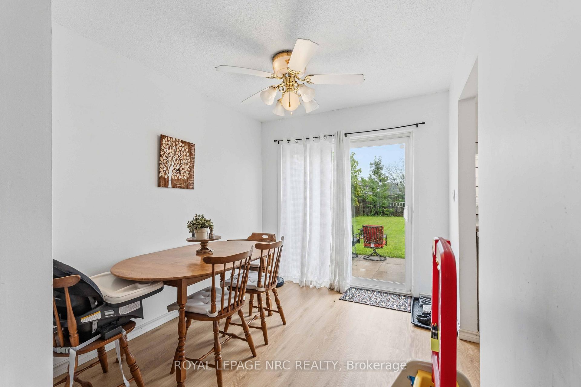 Photo 9 of 27 Canterbury Drive, St. Catharines, Oakdale — HOMEH