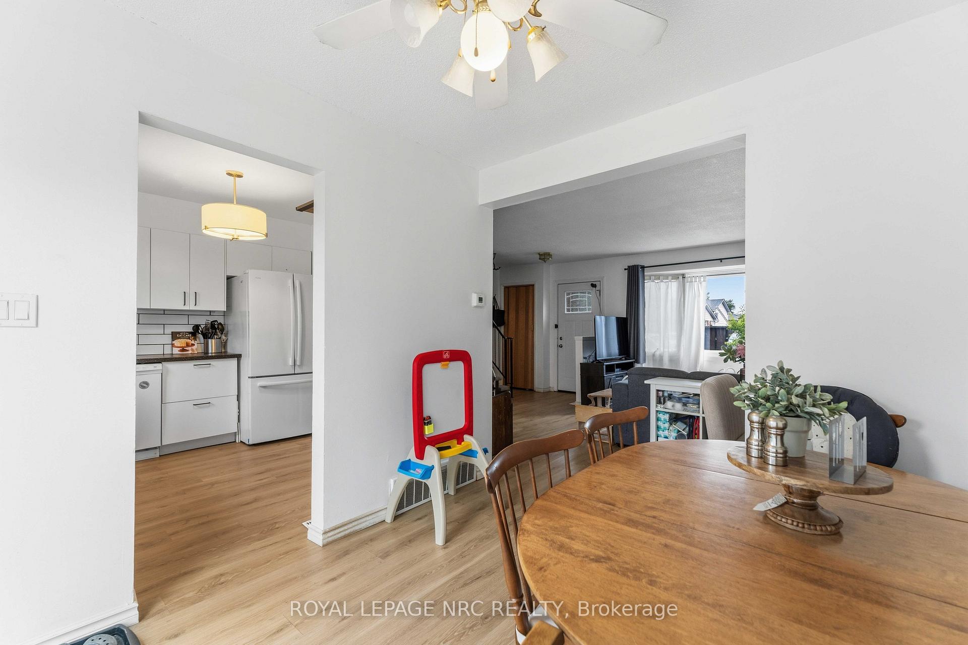 Photo 10 of 27 Canterbury Drive, St. Catharines, Oakdale — HOMEH