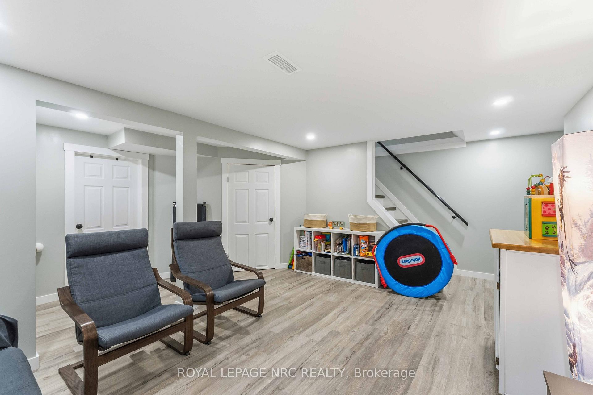 Photo 22 of 27 Canterbury Drive, St. Catharines, Oakdale — HOMEH