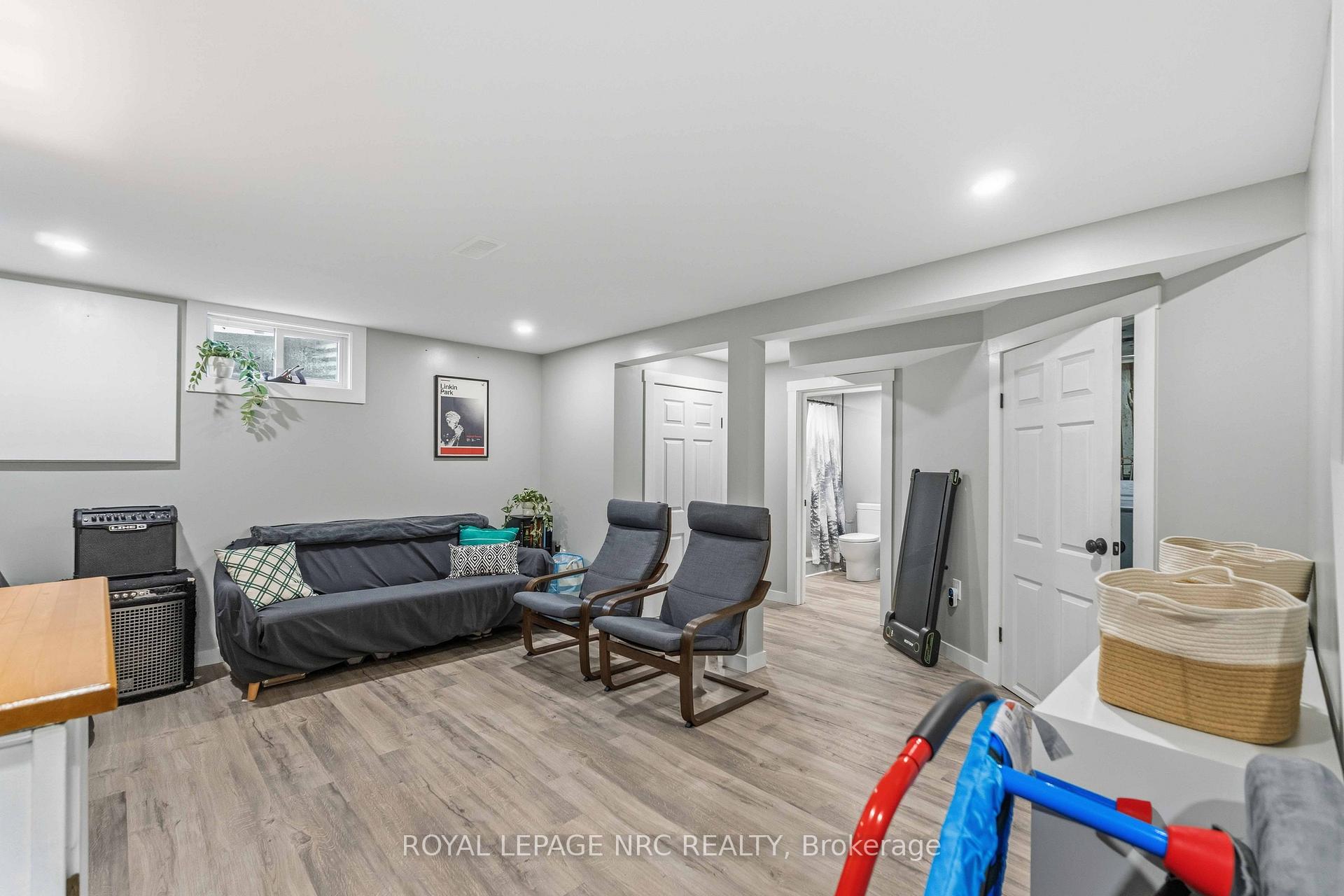 Photo 24 of 27 Canterbury Drive, St. Catharines, Oakdale — HOMEH