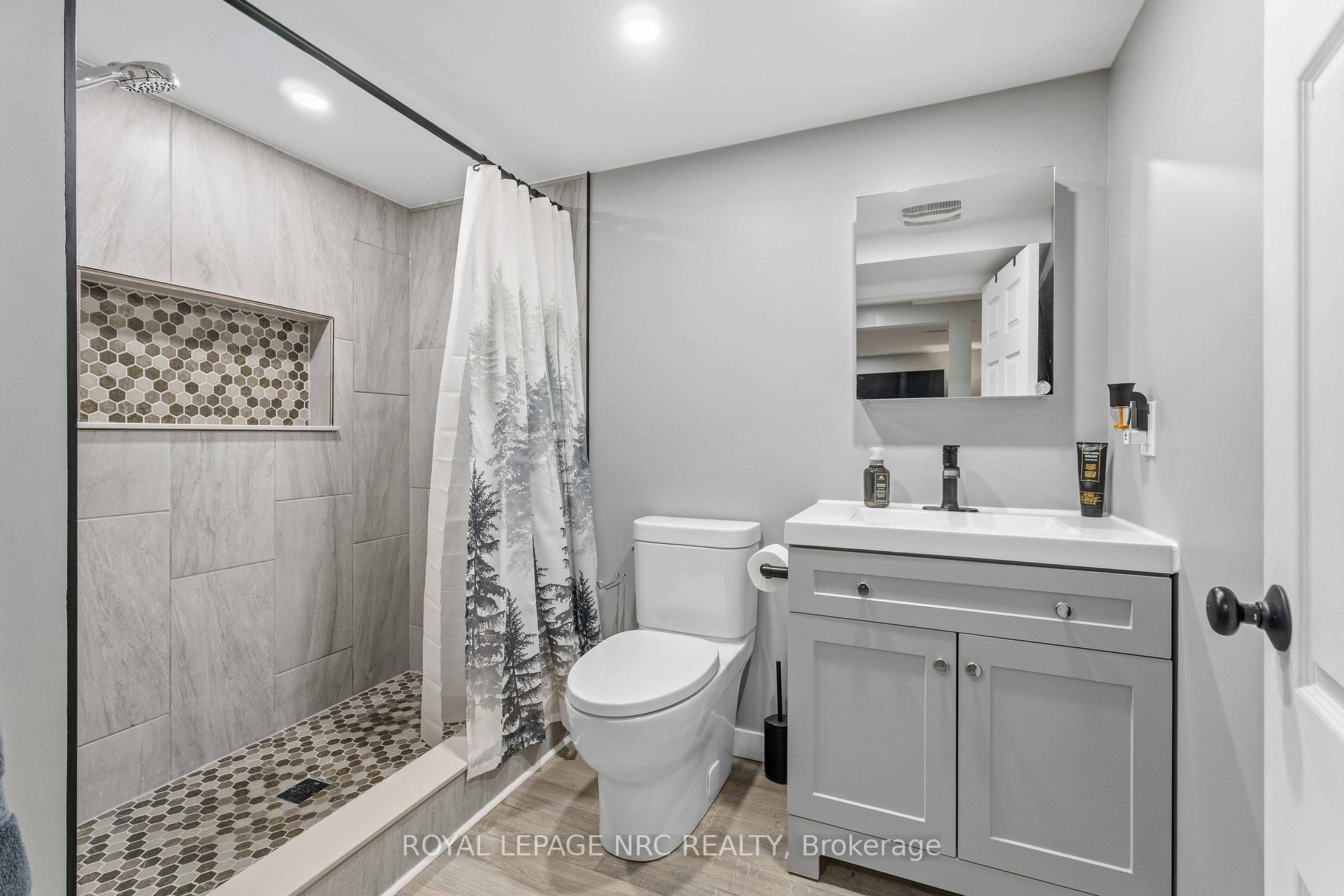 Photo 25 of 27 Canterbury Drive, St. Catharines, Oakdale — HOMEH