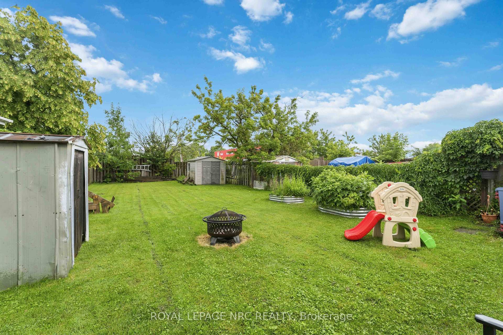 Photo 26 of 27 Canterbury Drive, St. Catharines, Oakdale — HOMEH