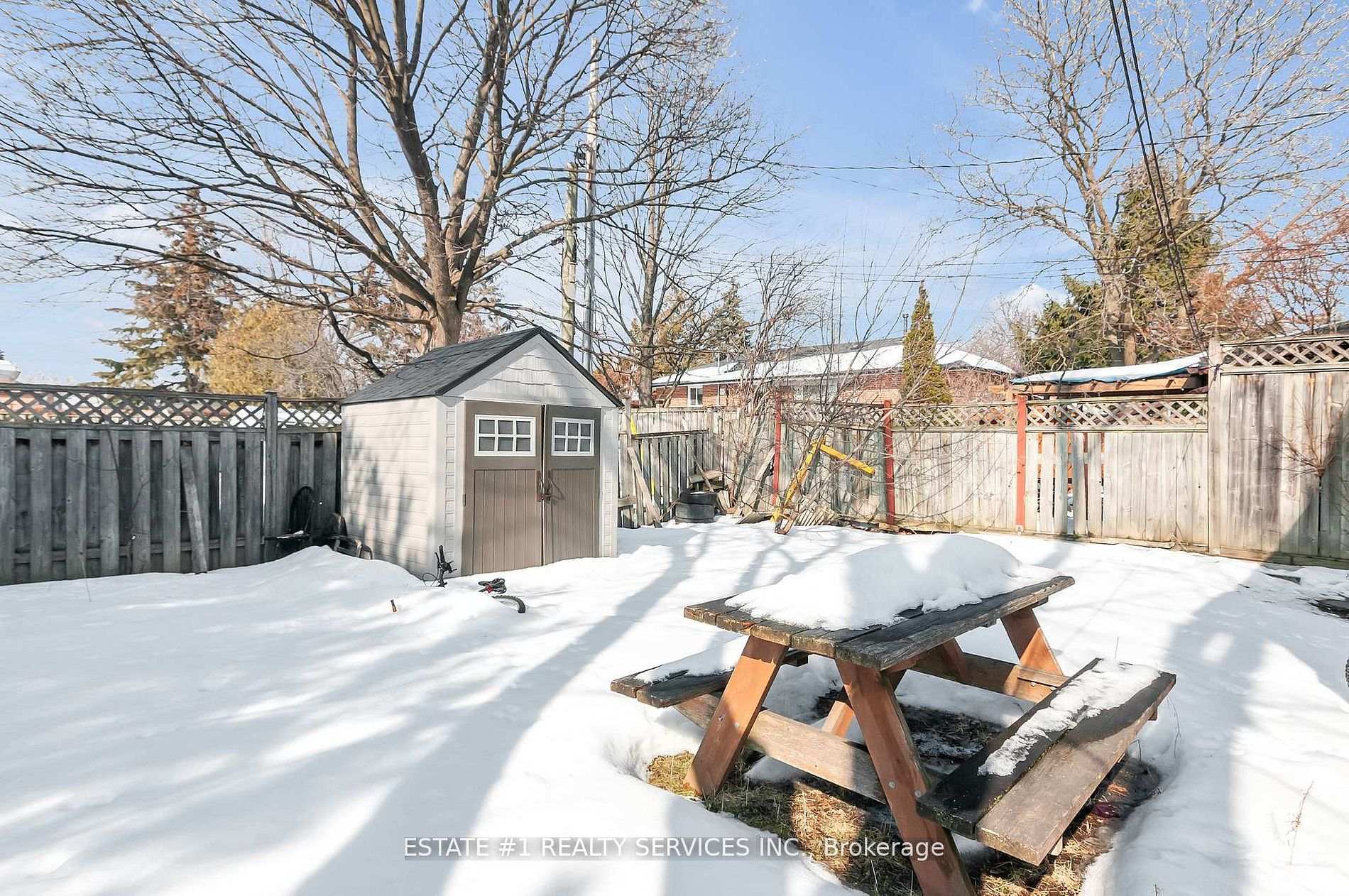 Photo 3 of 116 Addington Crescent, Brampton, Avondale — HOMEH