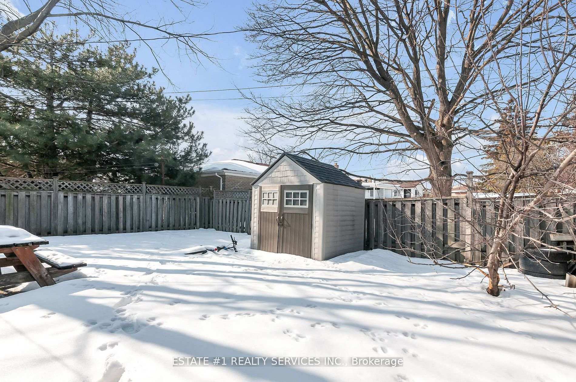Photo 5 of 116 Addington Crescent, Brampton, Avondale — HOMEH