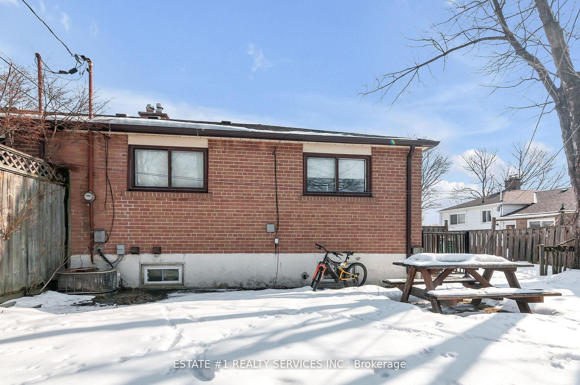 Photo 6 of 116 Addington Crescent, Brampton, Avondale — HOMEH