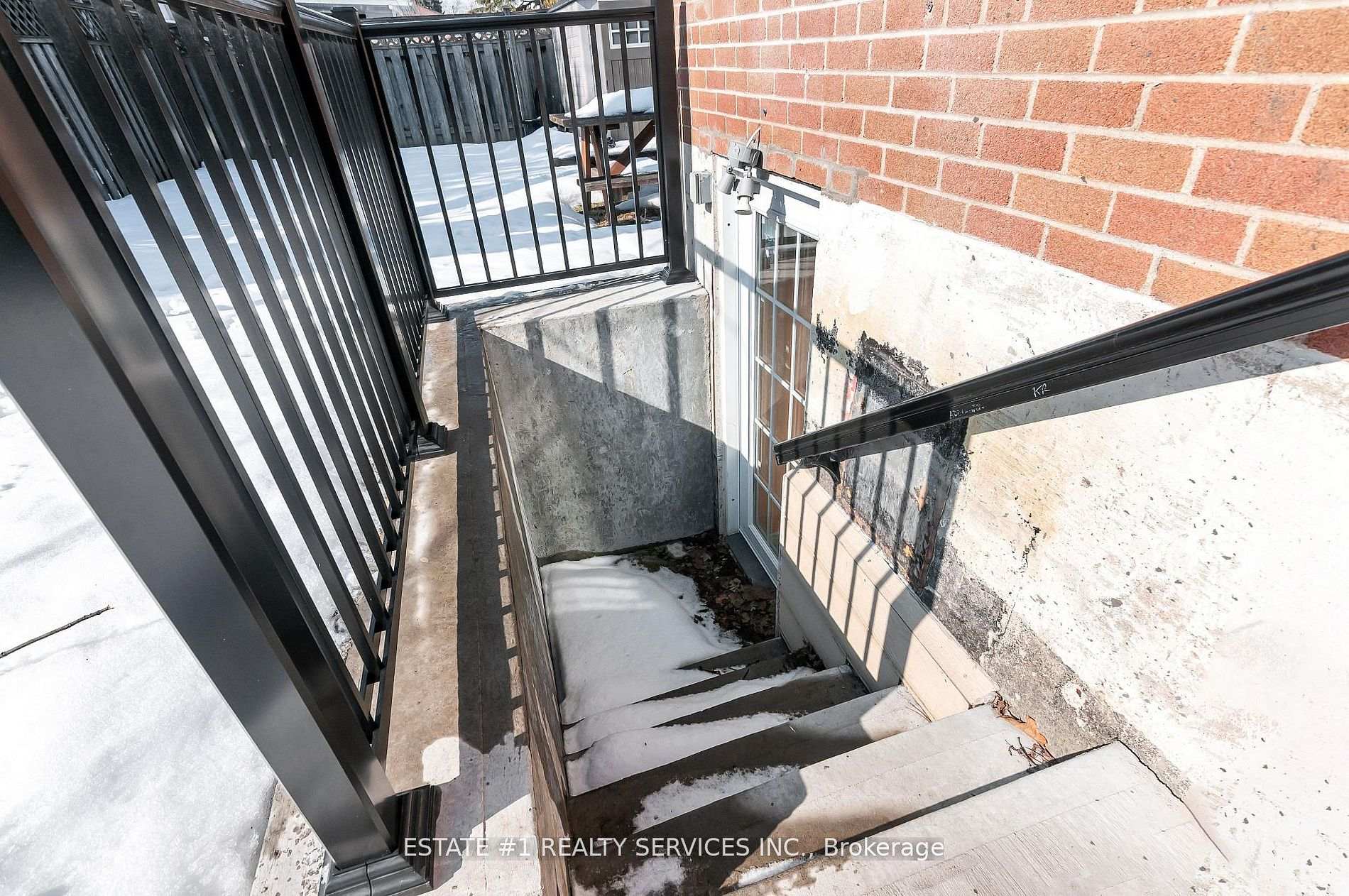 Photo 7 of 116 Addington Crescent, Brampton, Avondale — HOMEH