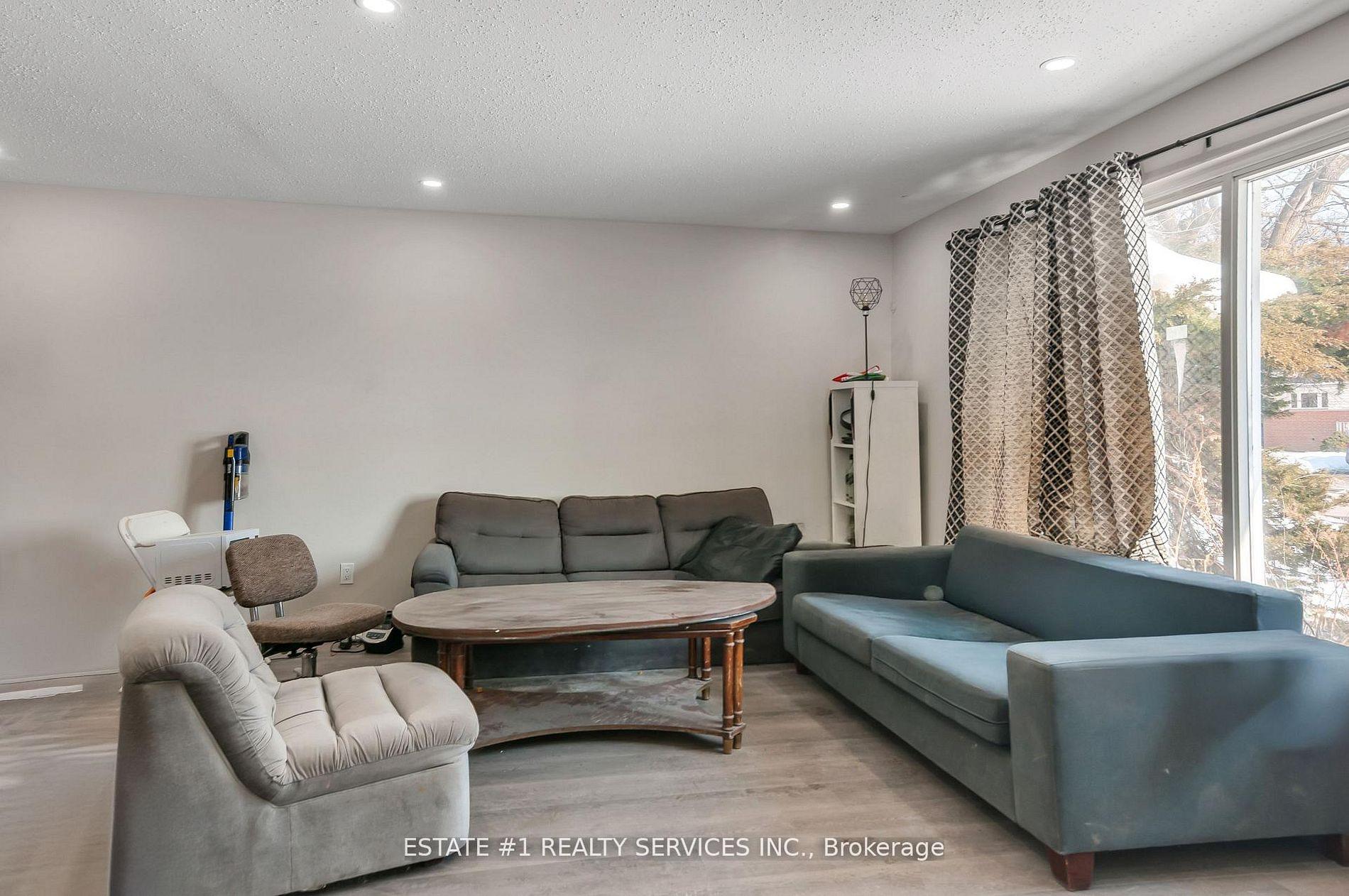 Photo 11 of 116 Addington Crescent, Brampton, Avondale — HOMEH