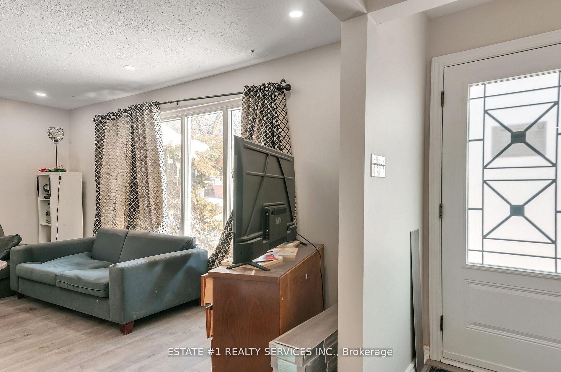Photo 12 of 116 Addington Crescent, Brampton, Avondale — HOMEH
