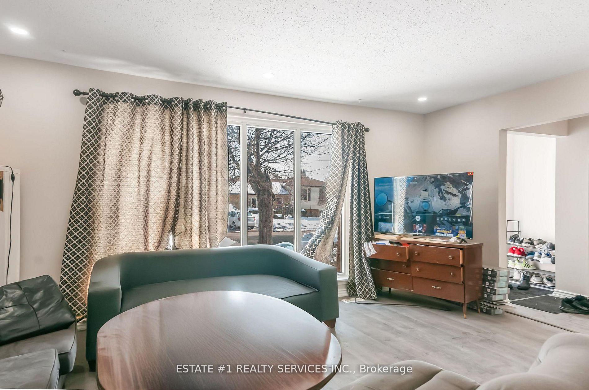 Photo 13 of 116 Addington Crescent, Brampton, Avondale — HOMEH