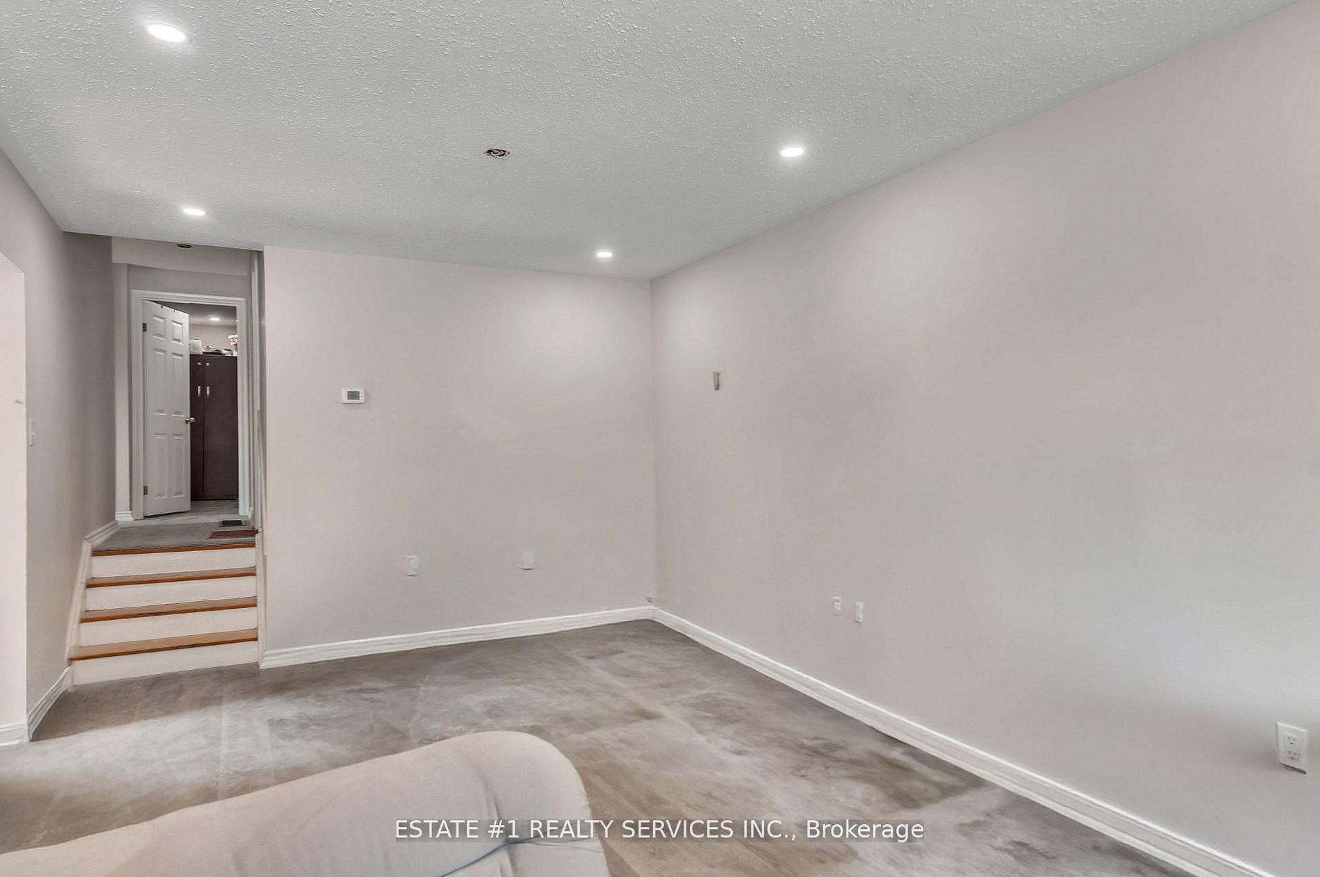 Photo 15 of 116 Addington Crescent, Brampton, Avondale — HOMEH