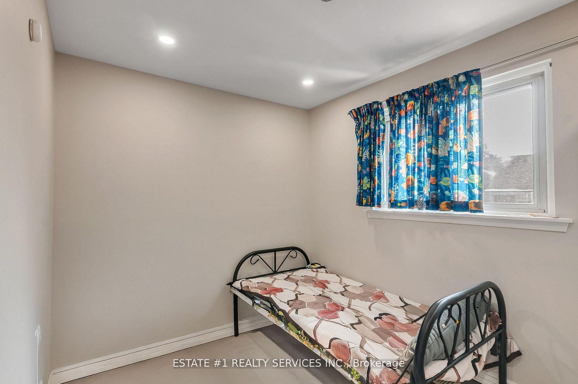 Photo 19 of 116 Addington Crescent, Brampton, Avondale — HOMEH