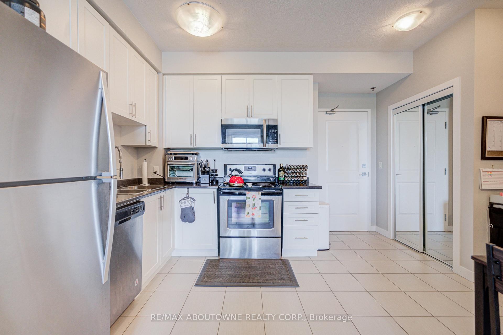 Photo 13 of Unit 219, 2490 Old Bronte Road, Oakville, Westmount — HOMEH