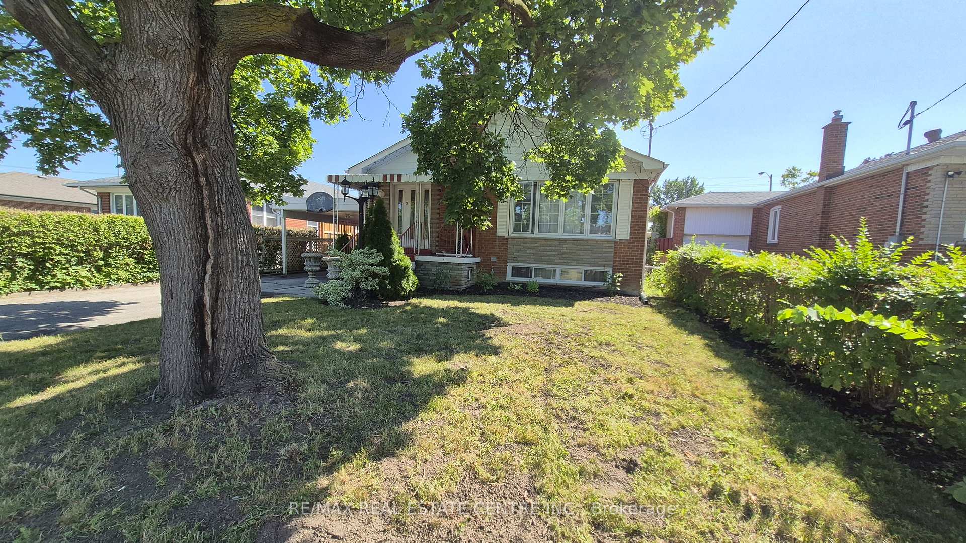 Photo 3 of Unit Upper, 71 Gunton Drive, Etobicoke, West Humber-Clairville — HOMEH
