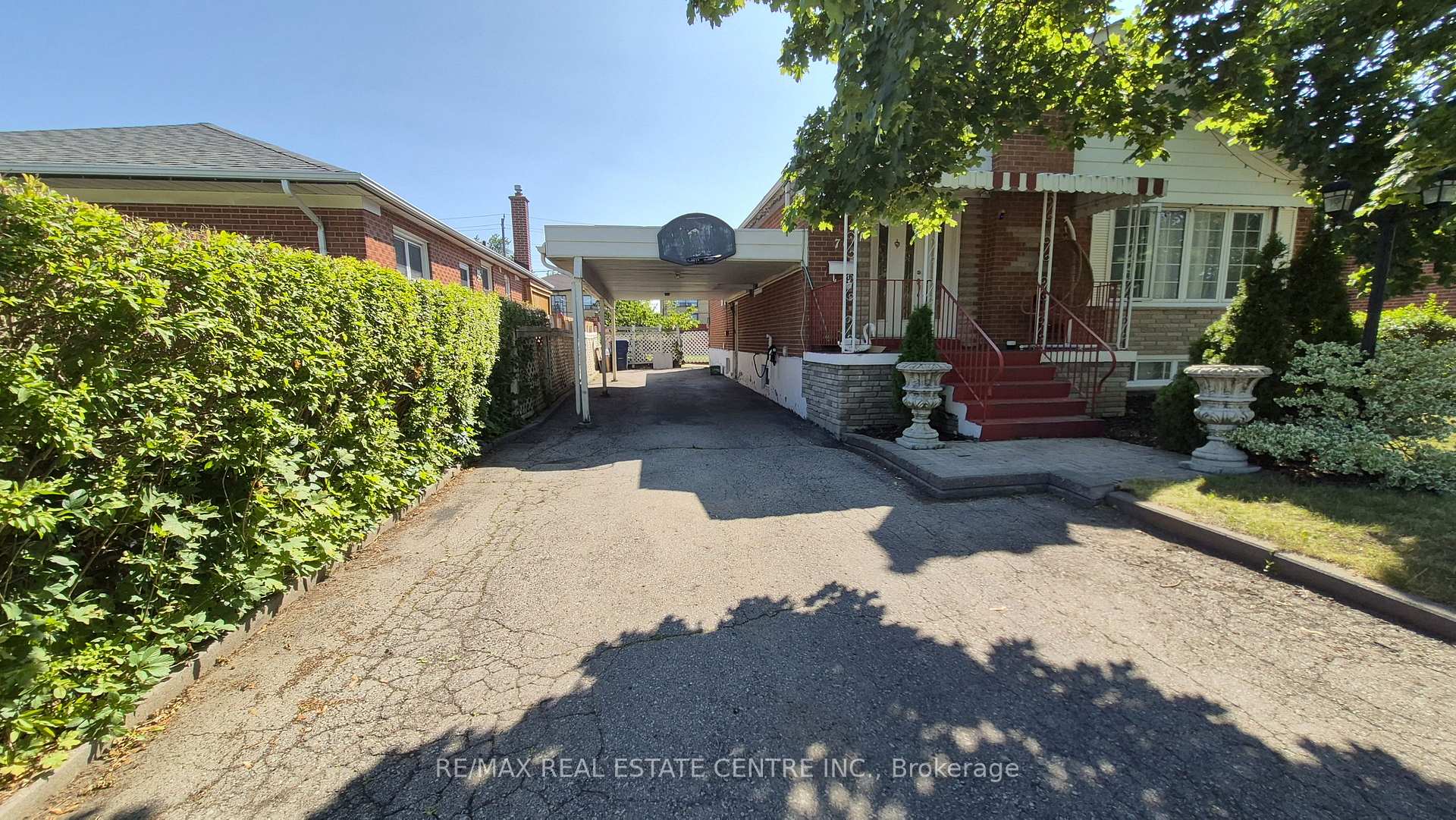 Photo 4 of Unit Upper, 71 Gunton Drive, Etobicoke, West Humber-Clairville — HOMEH