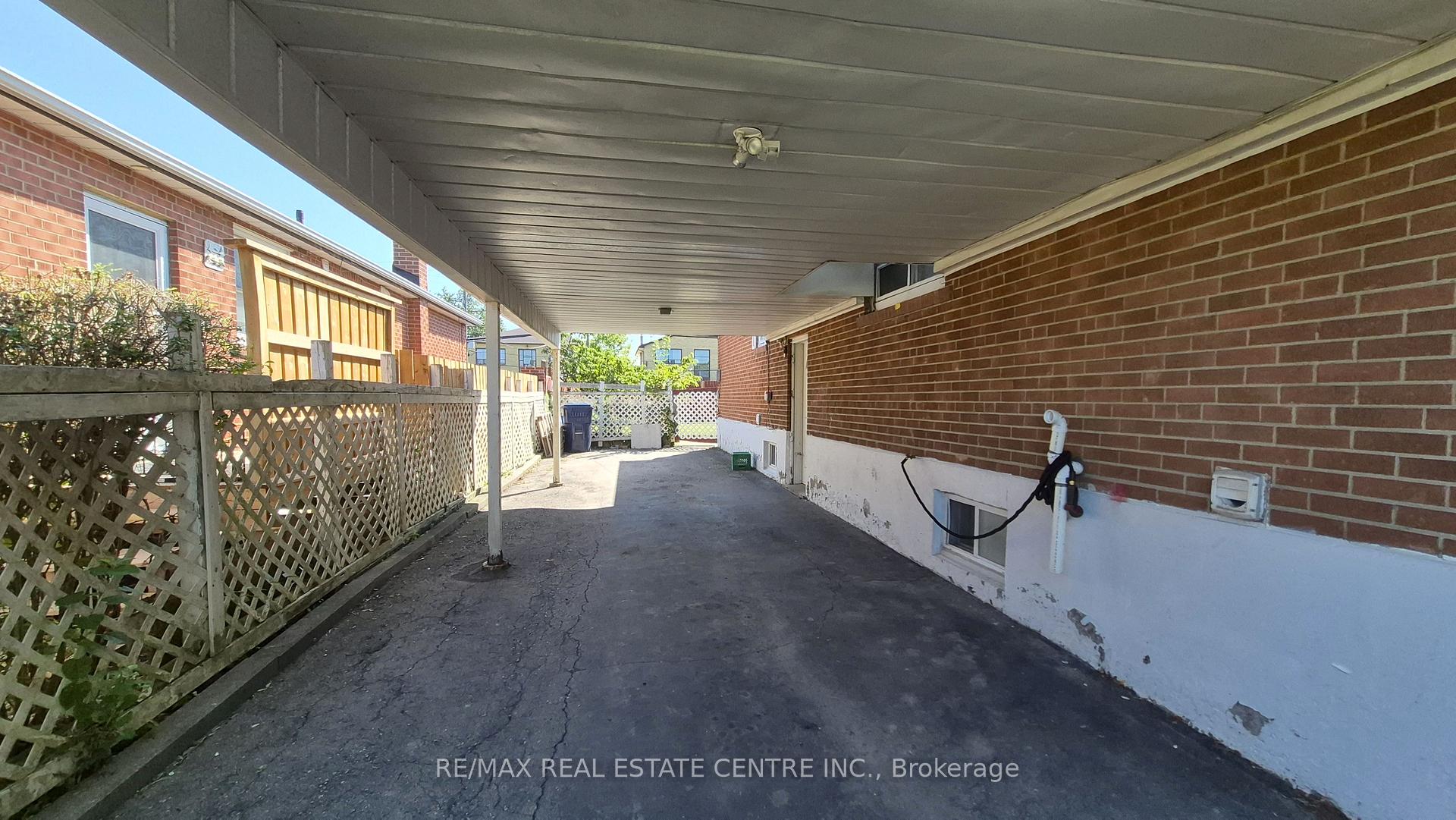 Photo 5 of Unit Upper, 71 Gunton Drive, Etobicoke, West Humber-Clairville — HOMEH