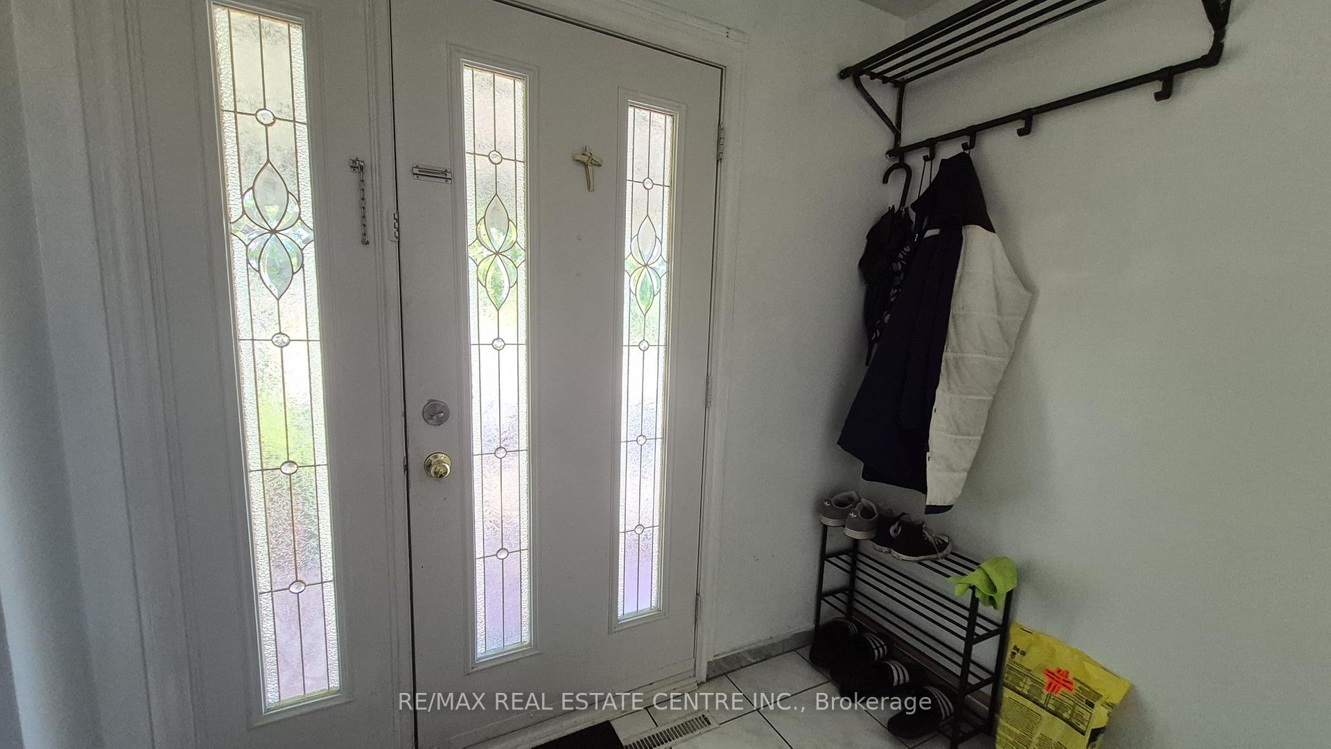 Photo 6 of Unit Upper, 71 Gunton Drive, Etobicoke, West Humber-Clairville — HOMEH