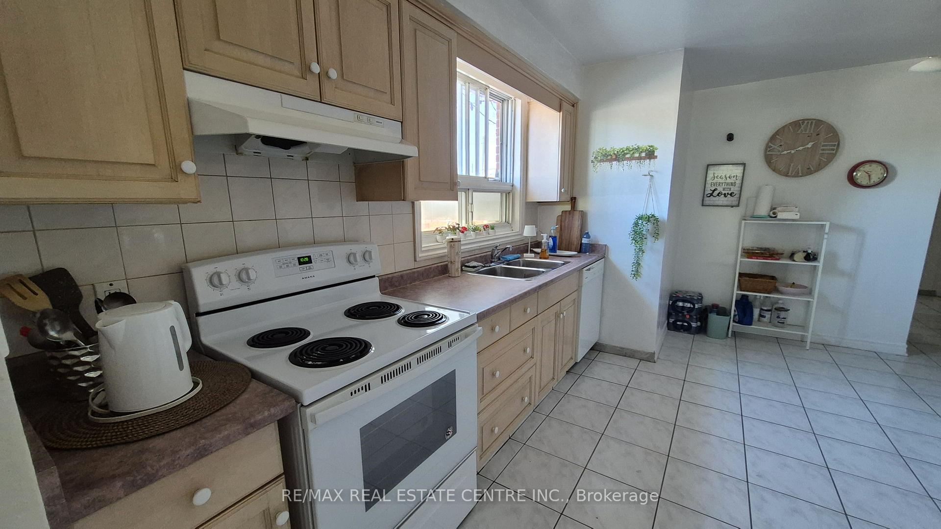 Photo 7 of Unit Upper, 71 Gunton Drive, Etobicoke, West Humber-Clairville — HOMEH
