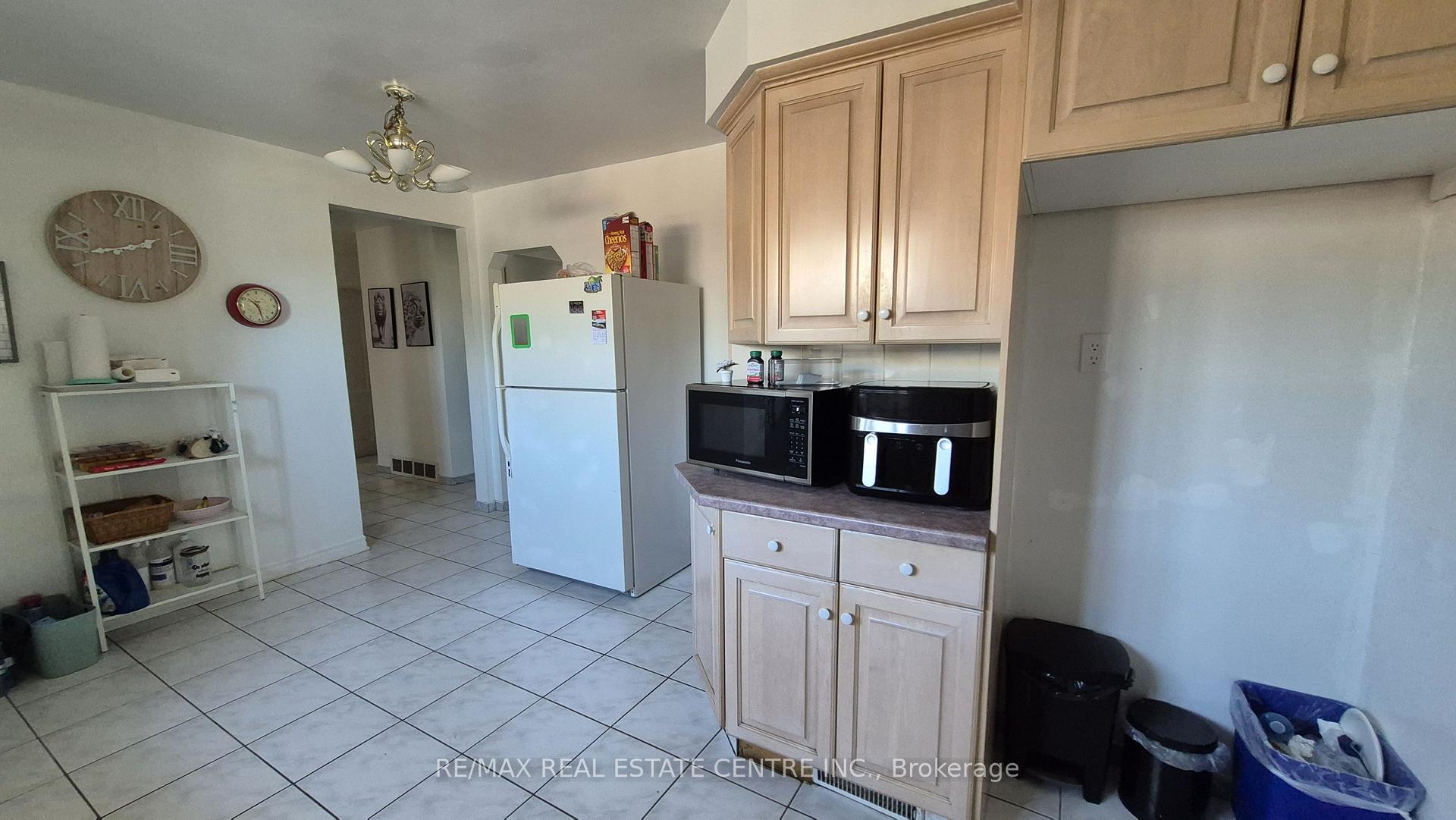 Photo 8 of Unit Upper, 71 Gunton Drive, Etobicoke, West Humber-Clairville — HOMEH
