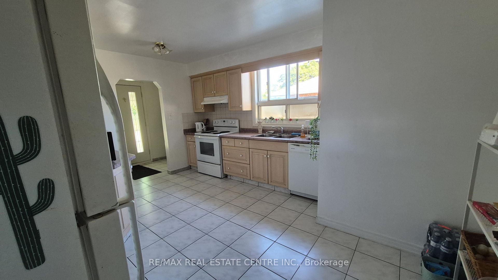 Photo 9 of Unit Upper, 71 Gunton Drive, Etobicoke, West Humber-Clairville — HOMEH